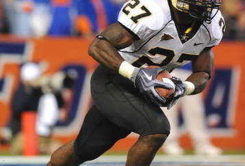 GAINESVILLE, FL - NOVEMBER 7: Running back Warren Norman #27 of the <a class='sbn-auto-link' href='http://www.sbnation.com/ncaa-basketball/teams/Vanderbilt'>Vanderbilt Commodores</a> rushes upfield with a kick against the <a class='sbn-auto-link' href='http://www.sbnation.com/ncaa-basketball/teams/Florida'>Florida Gators</a> November 7, 2009 at Ben Hill Griffin Stadium in Gainesville, Florida.  (Photo by Al Messerschmidt/Getty Images)