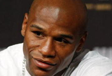 LAS VEGAS - SEPTEMBER 16:  Boxer Floyd Mayweather Jr. (L) and his advisor Leonard Ellerbe confer during the final news conference for Mayweather's bout against Juan Manuel Marquez at the MGM Grand Hotel/Casino September 16, 2009 in Las Vegas, Nevada. Mayweather and Marquez will fight at the MGM Grand Garden Arena on September 19 in Las Vegas.  (Photo by Ethan Miller/Getty Images)