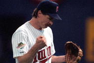 MINNEAPOLIS - OCTOBER 1991:  Pitcher Jack Morris #47 of the Minnesota Twins pumps his fist during the 1991 World Series game against the Atlanta Braves in October of 1991 at the Metrodome in Minneapolis, Minnesota.  (Photo by Rick Stewart/Getty Images)