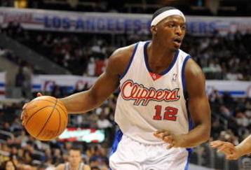 LOS ANGELES, CA - DECEMBER 13:  Al Thornton #12 of the Los Angeles Clippers is guarded by Keith Bogans #10 of the San Antonio Spurs at Staples Center on December 13, 2009 in Los Angeles, California.  NOTE TO USER: User expressly acknowledges and agrees that, by downloading and/or using this Photograph, user is consenting to the terms and conditions of the Getty Images License Agreement.  (Photo by Harry How/Getty Images)