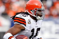 CINCINNATI - NOVEMBER 29: Joshua Cribbs #10 of the Cleveland Browns runs with the ball during the NFL game against the Cincinnati Bengals at Paul Brown Stadium on November 29, 2009 in Cincinnati, Ohio. (Photo by Andy Lyons/Getty Images)