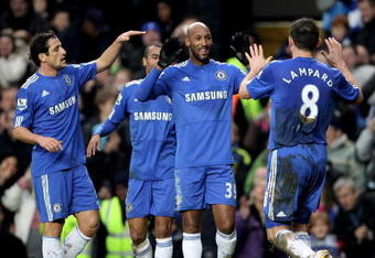 LONDON, ENGLAND - JANUARY 16:  Frank Lampard (#8 R) of Chelsea is congraulated by teammate Nicolas Anelka (2nd R) after scoring his team's third goal during the Barclays Premier League match between Chelsea and Sunderland at Stamford Bridge on January 16, 2010 in London, England.  (Photo by Phil Cole/Getty Images)