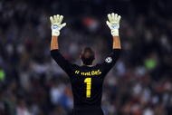 ROME - MAY 27: Barcelona goalkeeper Victor Valdes celebrates after his team mate Samuel Eto'o of Barcelona scored the first goal for Barcelona during the UEFA Champions League Final match between Manchester United and Barcelona at the Stadio Olimpico on May 27, 2009 in Rome, Italy. (Photo by Jasper Juinen/Getty Images)