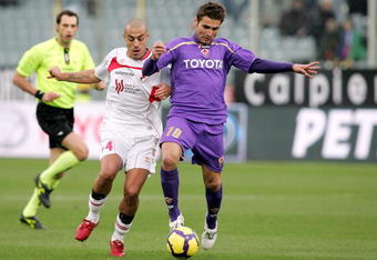 FLORENCE, ITALY - JANUARY 10:  Adrian Mutu of ACF Fiorentina (R) in action against Sergio Bernardo Almiron (L) during the Serie A match between Fiorentina and Bari at Stadio Artemio Franchi on January 10, 2010 in Florence, Italy.  (Photo by Gabriele Maltinti/Getty Images)