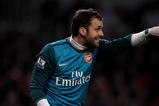 LONDON, ENGLAND - JANUARY 20:  Manuel Almunia, goalkeeper of Arsenal, gives instructions during the Barclays Premier League match between Arsenal and Bolton Wanderers at The Emirates Stadium on January 20, 2010 in London, England.  (Photo by Julian Finney/Getty Images)