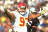 10 Nov 1991: KANSAS CITY CHIEFS DEFENSIVE LINEMAN DAN SALEAUMUA CELEBRATES AFTER SACKING LOS ANGELES RAIDERS QUARTERBACK JAY SCHROEDER #13 DURING THE CHIEFS 27-20 WIN AT THE MEMORIAL COLISEUM IN LOS ANGELES, CALIFORNIA.