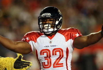 MIAMI GARDENS, FL - JANUARY 31:  Maurice Jones-Drew #32 of the Jacksonville Jaguars reacts aftrer a touchdown during the 2010 AFC-NFC Pro Bowl at Sun Life Stadium on January 31, 2010 in Miami Gardens, Florida.  (Photo by Doug Benc/Getty Images)
