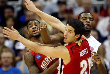 KANSAS CITY, MO - MARCH 21:   Tyreke Evans #12 of the Memphis Tigers makes a pass play against Greivis Vasquez #21 in the second half during the second round of the NCAA Division I Men's Basketball Tournament at the Sprint Center on March 21, 2009 in Kansas City, Missouri.  (Photo by Jamie Squire/Getty Images)