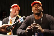Signingday2_crop_190x127