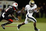 LOUISVILLE, KY - OCTOBER 02:  Dion Lewis #28 of the Pittsburgh Panthers runs with the ball  while defended by Chaz Thompson #4 of the Louisville Cardinals during the Big East Conference game at Papa John's Cardinal Stadium on October 2, 2009 in Louisville, Kentucky.  (Photo by Andy Lyons/Getty Images)