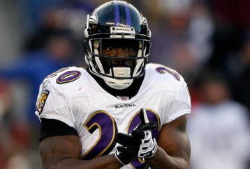 FOXBORO, MA - JANUARY 10:  Ed Reed #20 of the Baltimore Ravens looks on against the New England Patriots during the 2010 AFC wild-card playoff game at Gillette Stadium on January 10, 2010 in Foxboro, Massachusetts. The Ravens won 33-14.  (Photo by Elsa/Getty Images)