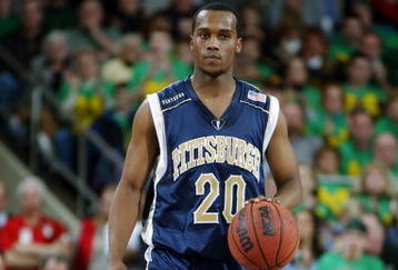 SOUTH BEND, IN - FEBRUARY 9:  Brandin Knight #20 of Pittsburgh brings the ball upcourt during the game against Notre Dame at Joyce Center at the University of Notre Dame on February 9, 2003 in South Bend, Indiana.  Notre Dame defeated Pittsburgh 66-64.  (Photo by Jonathan Daniel/Getty Images)
