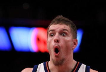 NEW YORK - JANUARY 22:  David Lee #42 of the New York Knicks reacts to a call against the Los Angeles Lakers during their game at Madison Square Garden on January 22, 2010 in New York, New York.  NOTE TO USER: User expressly acknowledges and agrees that, by downloading and/or using this Photograph, User is consenting to the terms and conditions of the Getty Images License Agreement.  (Photo by Al Bello/Getty Images)