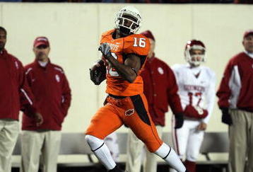 STILLWATER, OK - NOVEMBER 29:  Perrish Cox #16 of the Oklahoma State Cowboys runs a 90-yard kickoff touchdown return against the Oklahoma Sooners at Boone Pickens Stadium on November 29, 2008 in Stillwater, Oklahoma.  (Photo by Ronald Martinez/Getty Images)
