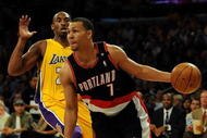 LOS ANGELES, CA - OCTOBER 28: Brandon Roy #7 of the Portland Trail Blazers drives by Kobe Bryant #24 of the Los Angeles Lakers in the first quarter on October 28, 2008 at Staples Center in Los Angeles, California. NOTE TO USER: User expressly acknowledges and agrees that, by downloading and/or using this Photograph, user is consenting to the terms and conditions of the Getty Images License Agreement. (Photo by Harry How/Getty Images)