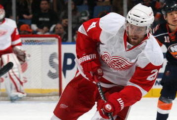 UNIONDALE, NY - JANUARY 12:  Ville Leino #21 of the Detroit Red Wings skates with the puck during the game against the New York Islanders at the Nassau Coliseum on January 12, 2010 in Uniondale, New York.  (Photo by Bruce Bennett/Getty Images)