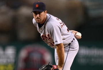 ANAHEIM, CA - AUGUST 24:  Pitcher Justin Verlander #35 of the Detroit Tigers sets to throw a pitch against the Los Angeles Angels of Anaheim on August 24, 2009 at Angel Stadium in Anaheim, California.  (Photo by Stephen Dunn/Getty Images)