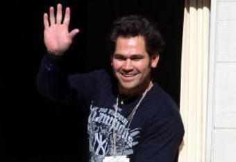 NEW YORK - NOVEMBER 06:  Johnny Damon #18 of the New York Yankees waves to the crowd during the New York Yankees World Series Victory Celebration at City Hall on November 6, 2009 in New York, New York.  (Photo by Jim McIsaac/Getty Images)