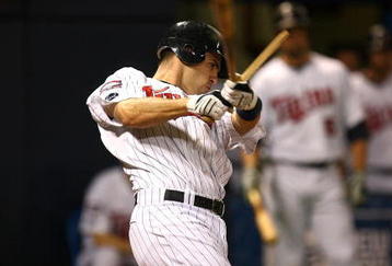 MINNEAPOLIS - OCTOBER 11: Joe Mauer #7 of the Minnesota Twins shatters his bat hitting against the New York Yankees in Game Three of the ALDS during the 2009 MLB Playoffs at the Hubert H. Humphrey Metrodome on October 11, 2009 in Minneapolis, Minnesota. (Photo by Jonathan Daniel/Getty Images)