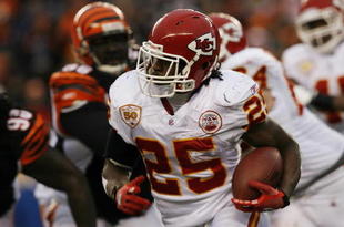 CINCINNATI - DECEMBER 27: Jamaal Charles #25 of the Kansas City Chiefs runs against the Cincinnati Bengals in their NFL game at Paul Brown Stadium December 27, 2009 in Cincinnati, Ohio.    (Photo by John Sommers II/Getty Images)