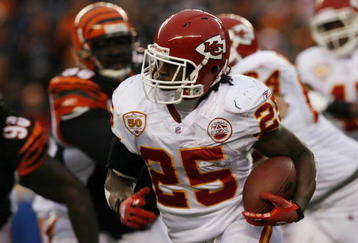 CINCINNATI - DECEMBER 27: Jamaal Charles #25 of the Kansas City Chiefs runs against the Cincinnati Bengals in their NFL game at Paul Brown Stadium December 27, 2009 in Cincinnati, Ohio.    (Photo by John Sommers II/Getty Images)