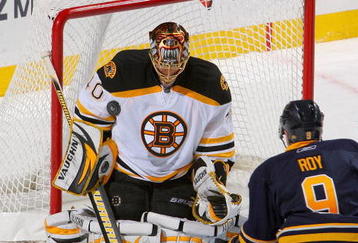 BUFFALO, NY - JANUARY 29: Tuukka Rask #40 of the Boston Bruins makes a save in front of Derek Roy #9 of the Buffalo Sabres  at HSBC Arena on January 29, 2010 in Buffalo, New York.  (Photo by Rick Stewart/Getty Images)