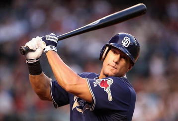 PHOENIX - MAY 26:  Brian Giles #24 of the San Diego Padres warms up on deck during the major league baseball game against the Arizona Diamondbacks at Chase Field on May 26, 2009 in Phoenix, Arizona.  (Photo by Christian Petersen/Getty Images)