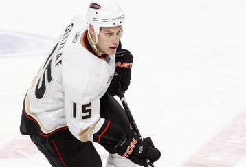 SUNRISE, FL - FEBRUARY 1: Ryan Getzlaf #15 of the Anaheim Ducks skates with the puck against the Florida Panthers on February 1, 2010 at the BankAtlantic Center in Sunrise, Florida. The Ducks defeated the Panthers 3-0. (Photo by Joel Auerbach/Getty Images)