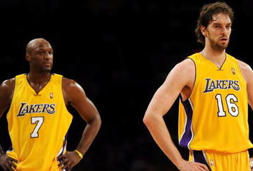 LOS ANGELES, CA - NOVEMBER 19:  (L-R) Lamar Odom #7 and Pau Gasol #16 of the Los Angeles Lakers stand on the court during the game against the Chicago Bulls on November 19, 2009 at Staples Center in Los Angeles, California.  NOTE TO USER: User expressly acknowledges and agrees that, by downloading and/or using this Photograph, User is consenting to the terms and conditions of the Getty Images License Agreement.   (Photo by Harry How/Getty Images)