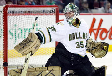 MONTREAL- JANUARY 14:  Marty Turco #35 of the Dallas Stars warms up prior to facing the Montreal Canadiens in their NHL game on January 14, 2010 at the Bell Centre in Montreal, Quebec, Canada.  The Canadiens defeated the Stars 5-3.  (Photo by Richard Wolowicz/Getty Images)