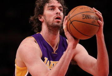 NEW YORK - JANUARY 22:  Pau Gasol #16  of the Los Angeles Lakers shoot a foul shot against the New York Knicks during their game at Madison Square Garden on January 22, 2010 in New York, New York.  NOTE TO USER: User expressly acknowledges and agrees that, by downloading and/or using this Photograph, User is consenting to the terms and conditions of the Getty Images License Agreement.  (Photo by Al Bello/Getty Images)