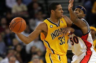 OAKLAND, CA - NOVEMBER 30:  Danny Granger #33 of the Indiana Pacers in action during their game against the Golden State Warriors at Oracle Arena on November 30, 2009 in Oakland, California. NOTE TO USER: User expressly acknowledges and agrees that, by downloading and/or using this Photograph, user is consenting to the terms and conditions of the Getty Images License Agreement.  (Photo by Ezra Shaw/Getty Images)