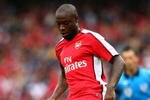 LONDON, ENGLAND - AUGUST 01:  William Gallas of Arsenal controls the ball during the Emirates Cup match between Arsenal and Athletico Madrid at the Emirates Stadium on August 1, 2009 in London, England.  (Photo by Phil Cole/Getty Images)