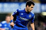 LONDON, ENGLAND - JANUARY 16:  Joe Cole of Chelsea runs with the ball during the Barclays Premier League match between Chelsea and Sunderland at Stamford Bridge on January 16, 2010 in London, England.  (Photo by Mike Hewitt/Getty Images)