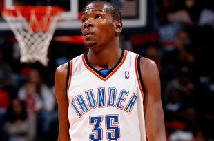 ATLANTA - JANUARY 18:  Kevin Durant #35 of the Oklahoma City Thunder against the Atlanta Hawks at Philips Arena on January 18, 2010 in Atlanta, Georgia.  NOTE TO USER: User expressly acknowledges and agrees that, by downloading and/or using this Photograph, User is consenting to the terms and conditions of the Getty Images License Agreement.  (Photo by Kevin C. Cox/Getty Images)