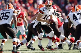 KANSAS CITY, MO - DECEMBER 20:  Quarterback Brady Quinn #10 of the Cleveland Browns motions to hand off the ball during their NFL game against the Kansas City Chiefs on December 20, 2009 at Arrowhead Stadium in Kansas City, Missouri. The Browns defeated the Chiefs 41-34. (Photo by Jamie Squire/Getty Images)