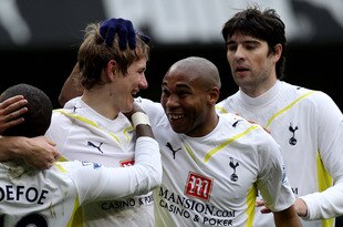LONDON, ENGLAND - FEBRUARY 28:  Roman Pavlyuchenko (2nd from L) of Tottenham is congratulated by Wilson Palacios after scoring the first goal of the game during the Barclays Premier League match between Tottenham Hotspur and Everton at White Hart Lane on February 28, 2010 in London, England.  (Photo by David Cannon/Getty Images)
