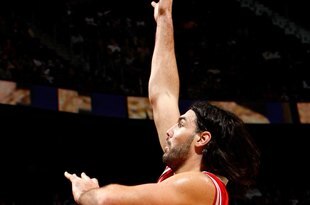 ATLANTA - NOVEMBER 20:  Luis Scola #4 of the Houston Rockets against the Atlanta Hawks at Philips Arena on November 20, 2009 in Atlanta, Georgia.  NOTE TO USER: User expressly acknowledges and agrees that, by downloading and/or using this Photograph, User is consenting to the terms and conditions of the Getty Images License Agreement.  (Photo by Kevin C. Cox/Getty Images)