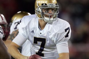 PALO ALTO, CA - NOVEMBER 28:  Jimmy Clausen #7 of the Notre Dame Fighting Irish in action during their game against the Stanford Cardinal at Stanford Stadium on November 28, 2009 in Palo Alto, California.  (Photo by Ezra Shaw/Getty Images)
