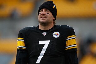 PITTSBURGH - DECEMBER 20:  Ben Roethlisberger #7 of the Pittsburgh Steelers warms up prior to the game against the Green Bay Packers on December 20, 2009 at Heinz Field in Pittsburgh, Pennsylvania.  (Photo by Jared Wickerham/Getty Images)