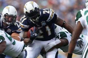 SAN DIEGO - JANUARY 17:  Running back LaDainian Tomlinson #21 of the San Diego Chargers runs with the ball against the New York Jets during the AFC Divisional Playoff Game at Qualcomm Stadium on January 17, 2010 in San Diego, California.  (Photo by Donald Miralle/Getty Images)