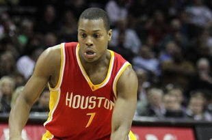 SAN ANTONIO - JANUARY 22:  Guard Kyle Lowry #7 of the Houston Rockets at AT&T Center on January 22, 2010 in San Antonio, Texas.  (Photo by Ronald Martinez/Getty Images)