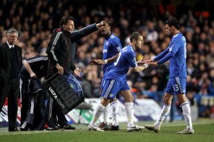 LONDON, ENGLAND - MARCH 16: Michael Ballack (R) of Chelsea is substituted for Joe Cole of Chelsea during the UEFA Champions League Round of 16 second leg match between Chelsea and Inter Milan at Stamford Bridge on March 16, 2010 in London, England.  (Photo by Phil Cole/Getty Images)
