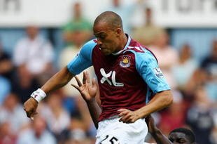 LONDON - AUGUST 11:  Micah Richards of Manchester City tackles Bobby Zamora of West Ham during the Barclays Premiership match between West Ham United and Manchester City at Upton Park on August 11, 2007 in London, England.  (Photo by Ryan Pierse/Getty Images)