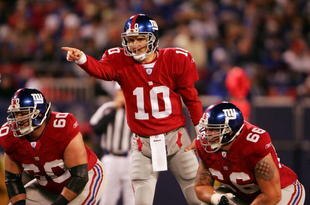 EAST RUTHERFORD, NJ - DECEMBER 03:  Eli Manning #10 of the New York Giants calls a play against the Dallas Cowboys at Giants Stadium on December 3, 2006 in East Rutherford, New Jersey.  (Photo by Chris McGrath/Getty Images)