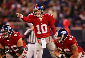 EAST RUTHERFORD, NJ - DECEMBER 03:  Eli Manning #10 of the New York Giants calls a play against the Dallas Cowboys at Giants Stadium on December 3, 2006 in East Rutherford, New Jersey.  (Photo by Chris McGrath/Getty Images)