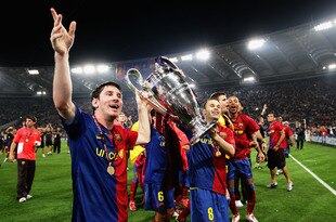 ROME - MAY 27:  Lionel Messi of Barcelona lifts the trophy as he and his team mates celebrates winning the UEFA Champions League Final match between Barcelona and Manchester United at the Stadio Olimpico on May 27, 2009 in Rome, Italy. Barcelona won 2-0.  (Photo by Laurence Griffiths/Getty Images)