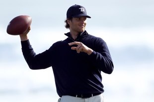 PEBBLE BEACH, CA - FEBRUARY 13:  National Football League player Tom Brady tosses the football on the 18th hole during round three of the AT&T Pebble Beach National Pro-Am at Pebble Beach Golf Links on February 13, 2010 in Pebble Beach, California.  (Photo by Ezra Shaw/Getty Images)