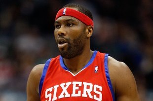 DALLAS - NOVEMBER 30:  Forward Elton Brand #42 of the Philadelphia 76ers on November 30, 2009 at American Airlines Center in Dallas, Texas.  NOTE TO USER: User expressly acknowledges and agrees that, by downloading and/or using this Photograph, user is consenting to the terms and conditions of the Getty Images License Agreement.  (Photo by Ronald Martinez/Getty Images)