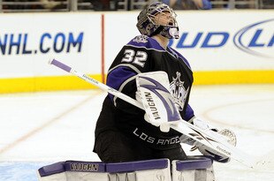 LOS ANGELES, CA - MARCH 18:  Jonathan Quick #32 of the Los Angeles Kings reacts after a goal by Tomas Kopecky #82 of the Chicago Blackhawks during the third period at the Staples Center on March 18, 2010 in Los Angeles, California.  (Photo by Harry How/Getty Images)